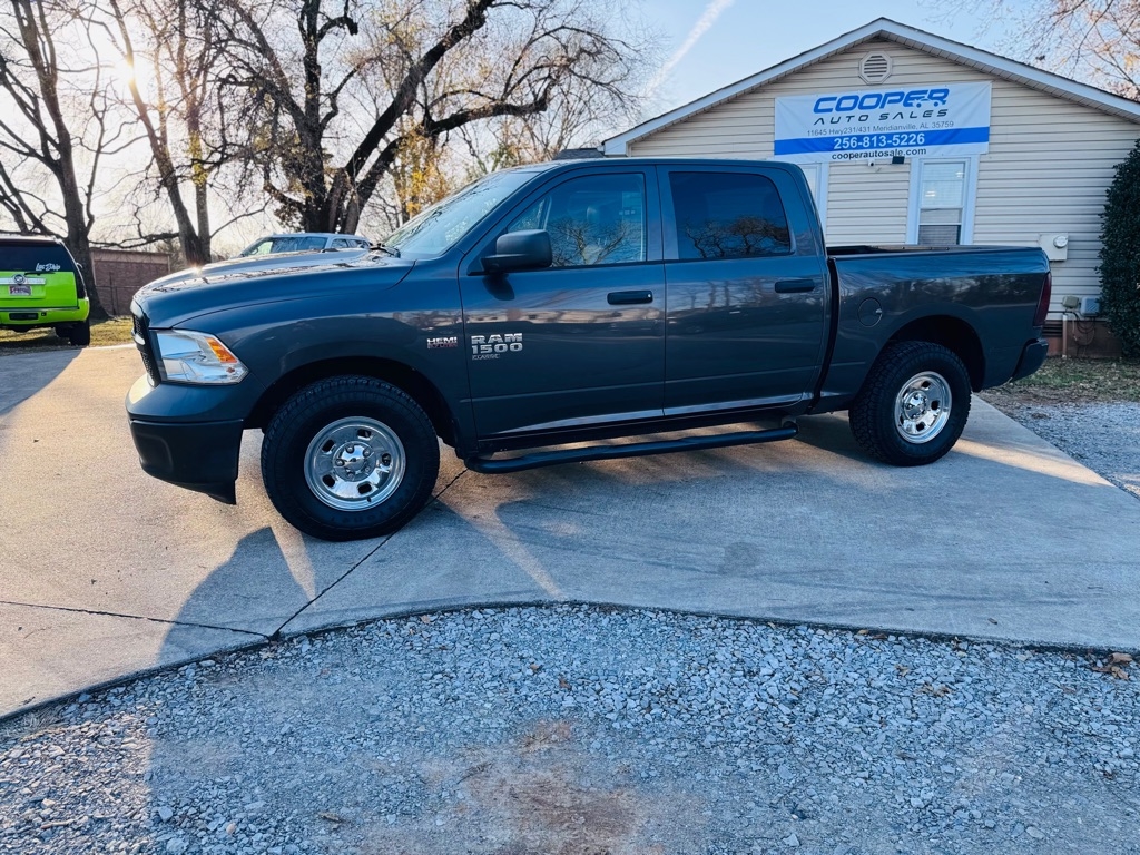 RAM 1500 Classic Tradesman Crew Cab SWB 4WD 2020