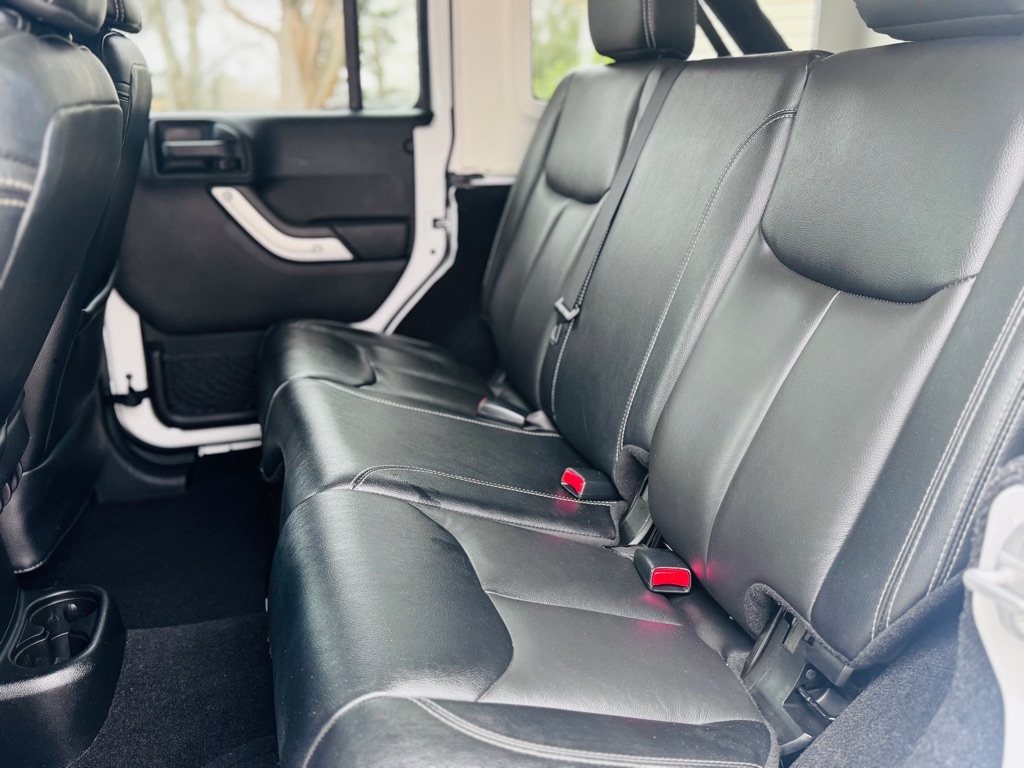 Jeep Wrangler Unlimited Sahara 4WD 2016