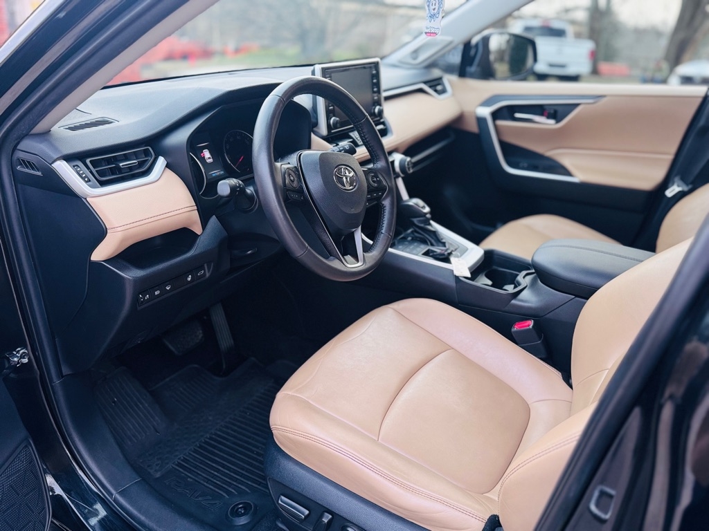 Toyota RAV4 XLE Premium AWD 2021