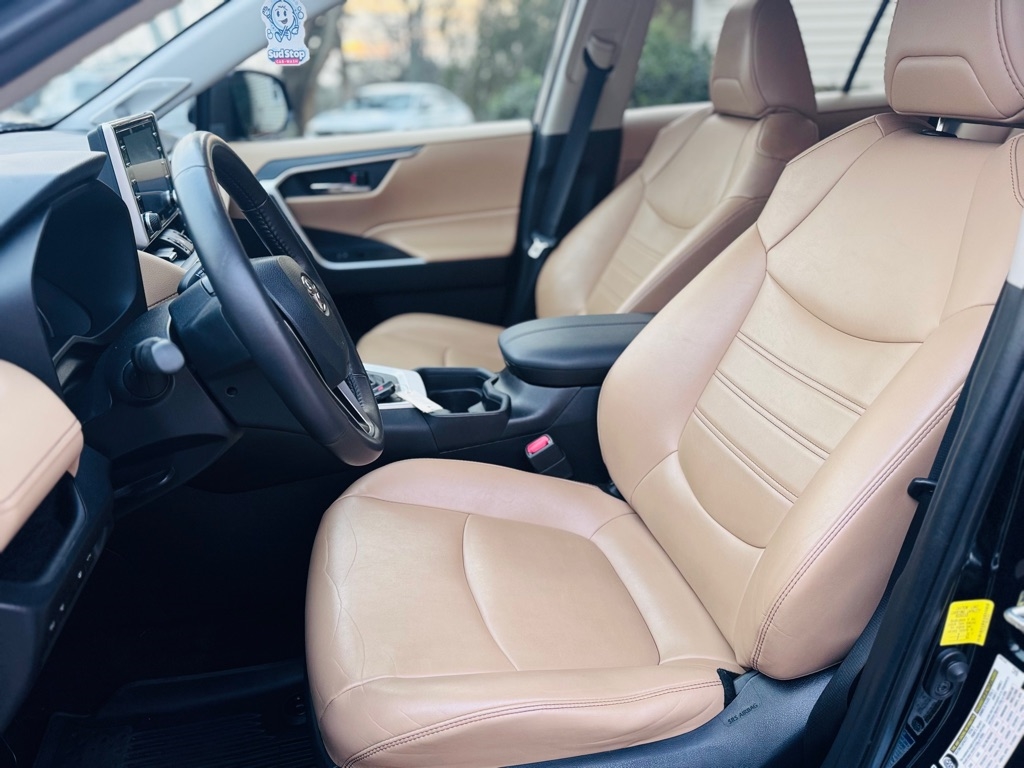 Toyota RAV4 XLE Premium AWD 2021