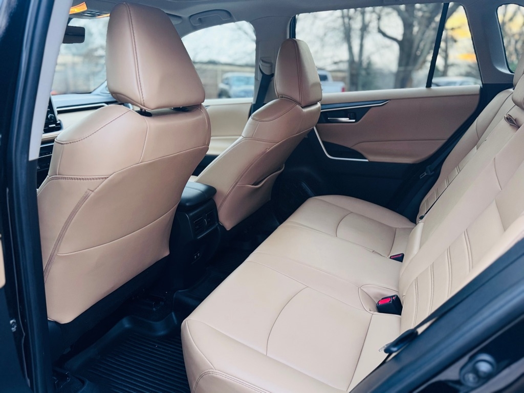 Toyota RAV4 XLE Premium AWD 2021