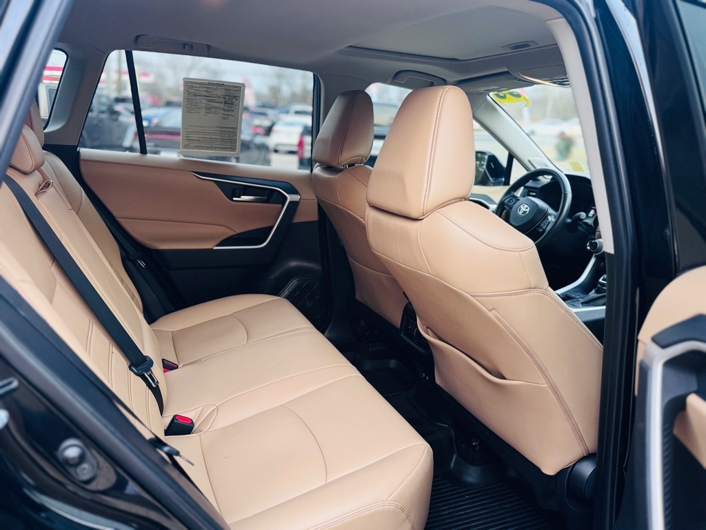 Toyota RAV4 XLE Premium AWD 2021