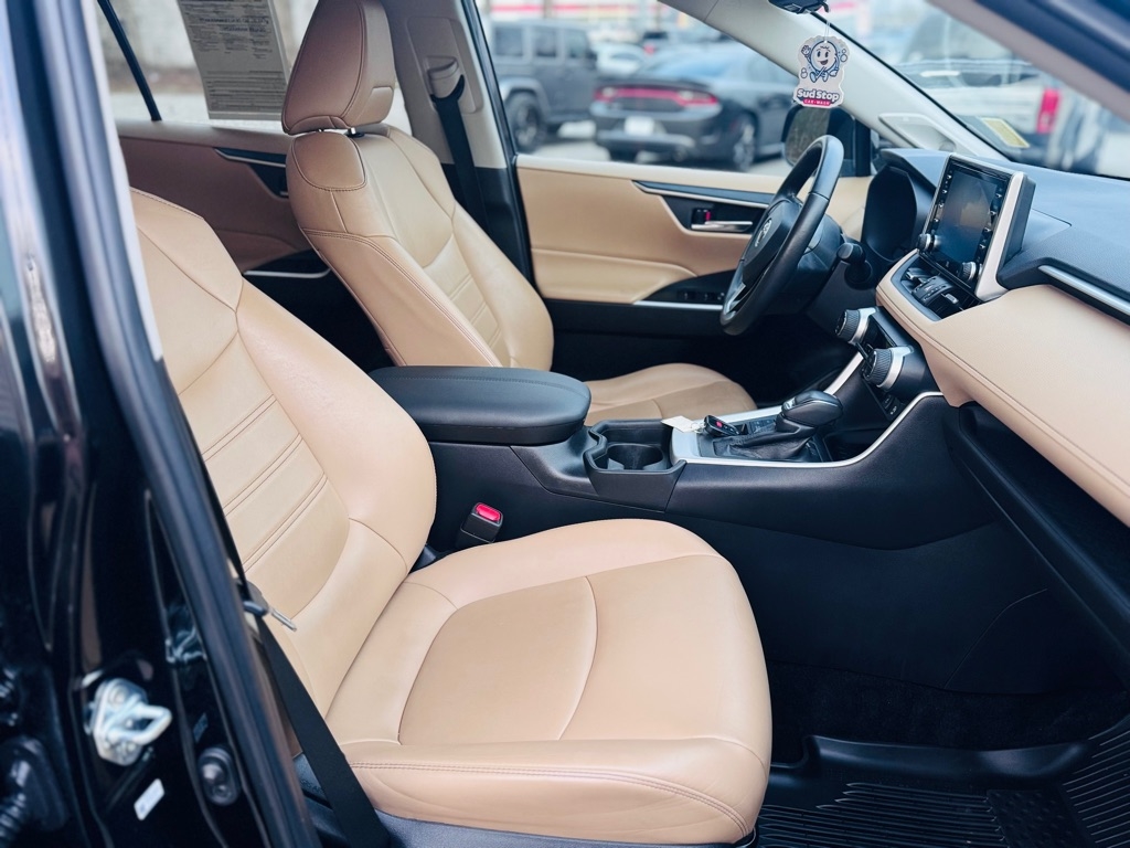 Toyota RAV4 XLE Premium AWD 2021