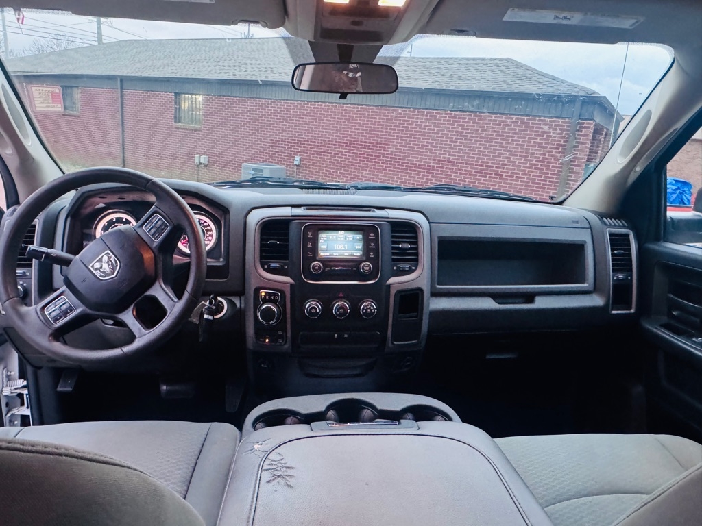 RAM 1500 Classic Tradesman Crew Cab SWB 4WD 2019