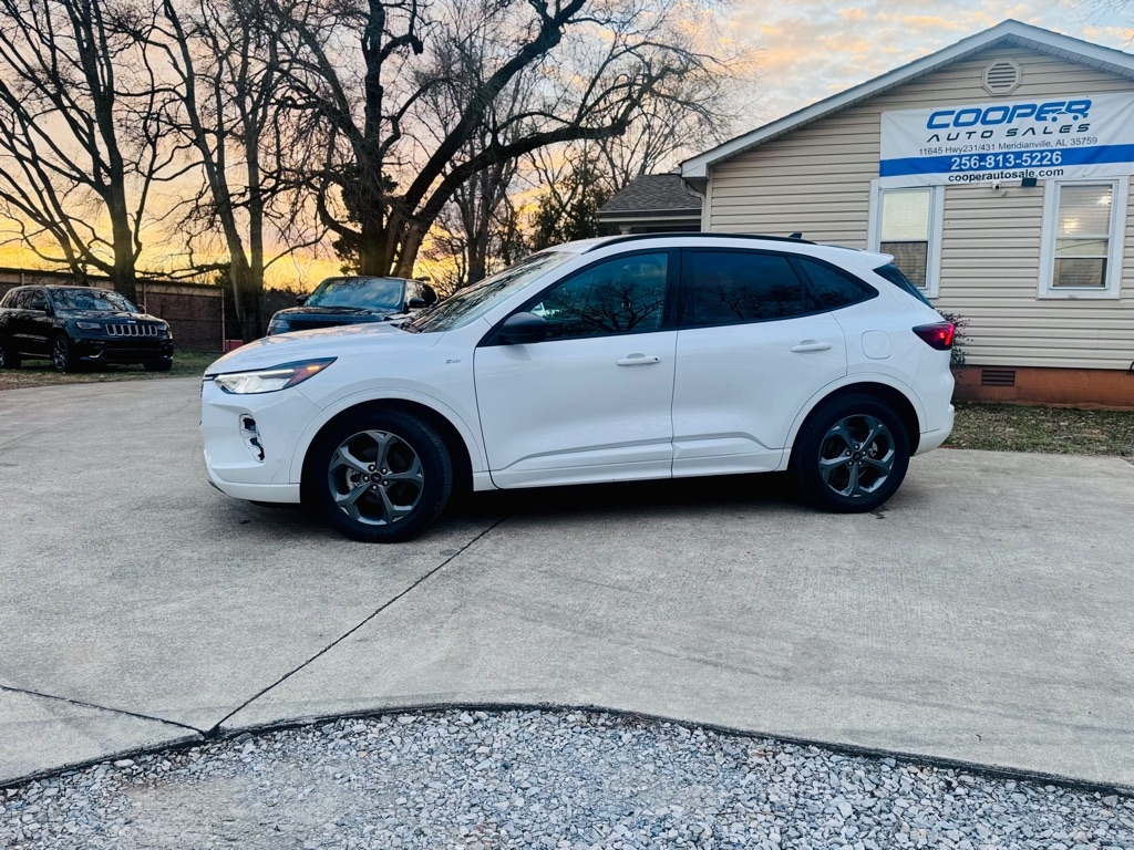 Ford Escape ST-Line Hybrid 2023
