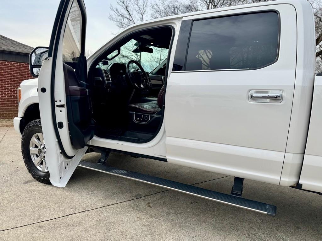 Ford F-350 SD Platinum Crew Cab Long Box 4WD 2017