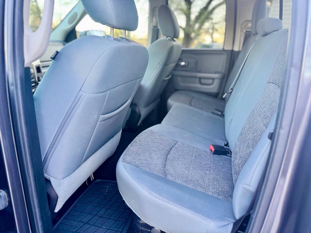 RAM 1500 SLT Quad Cab 2WD 2016