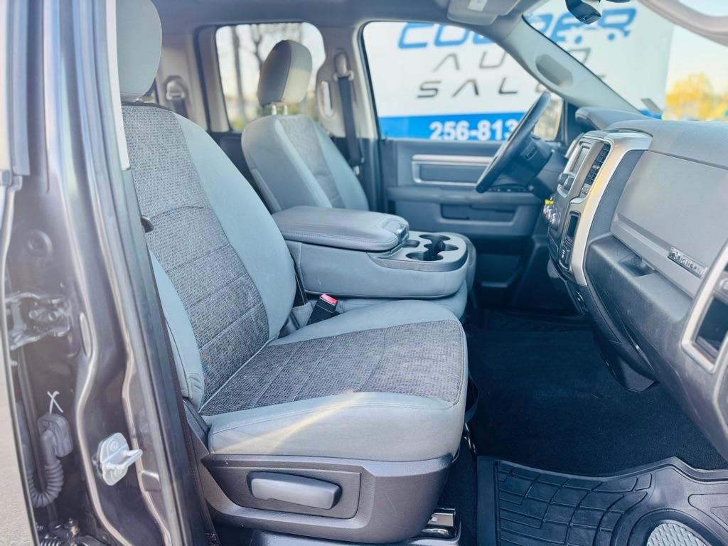 RAM 1500 SLT Quad Cab 2WD 2016