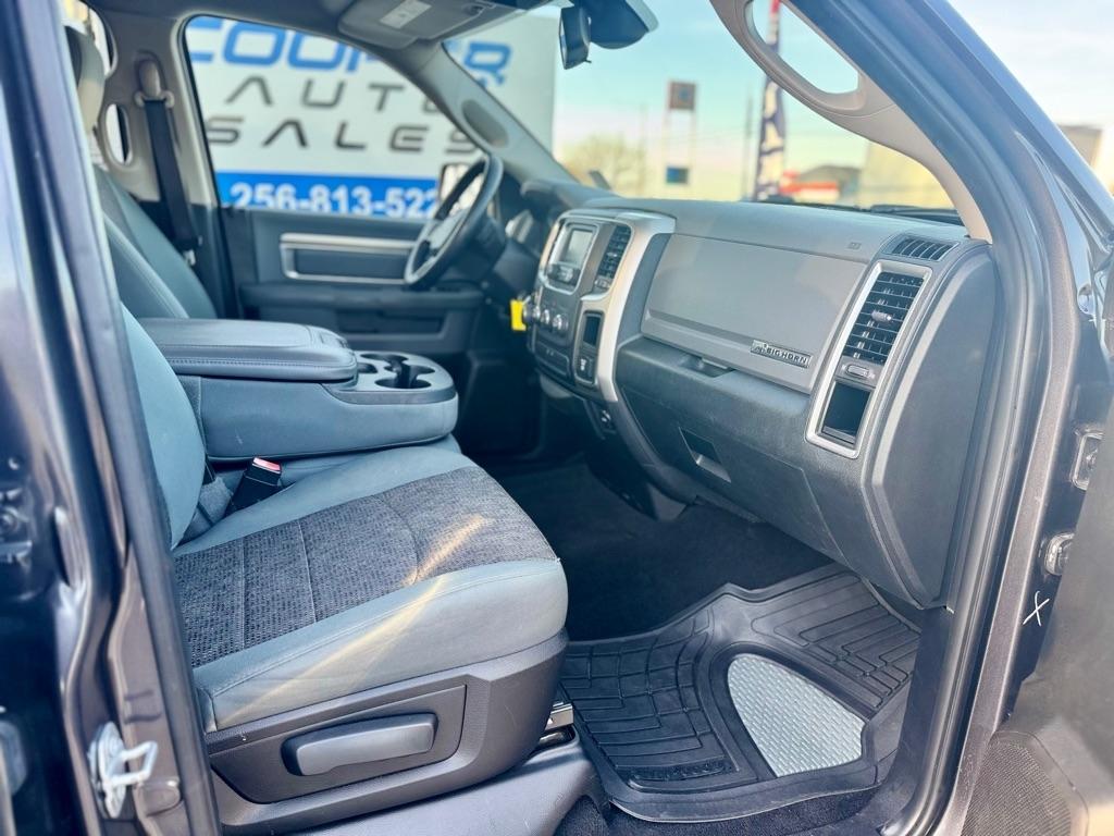 RAM 1500 SLT Quad Cab 2WD 2016