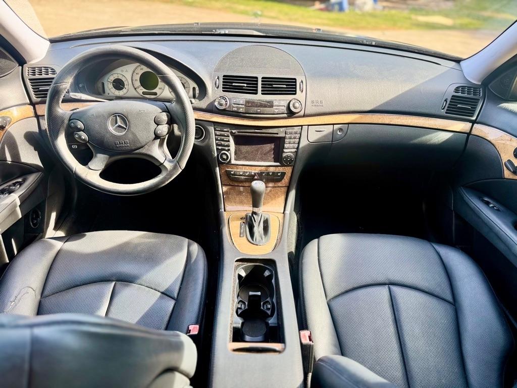 Mercedes-Benz E-Class E350 Luxury Sedan 2009