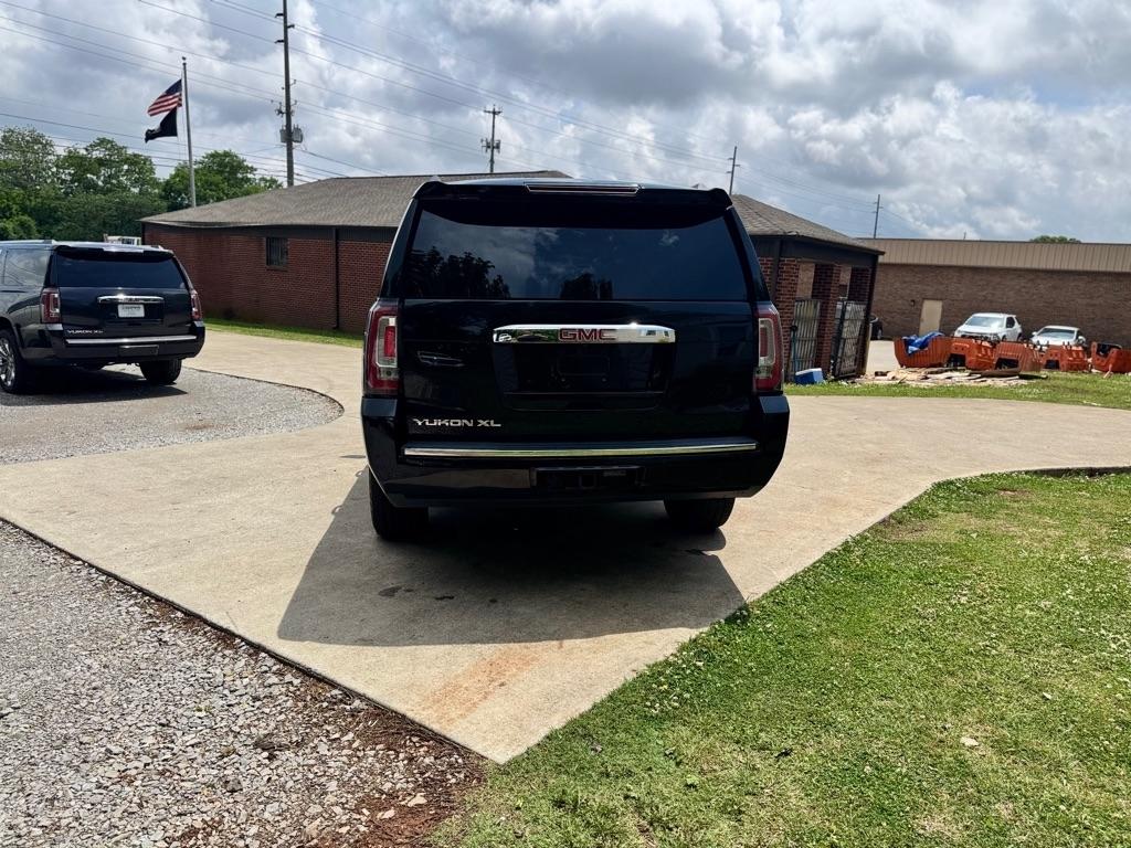 GMC Yukon XL Denali 4WD 2016