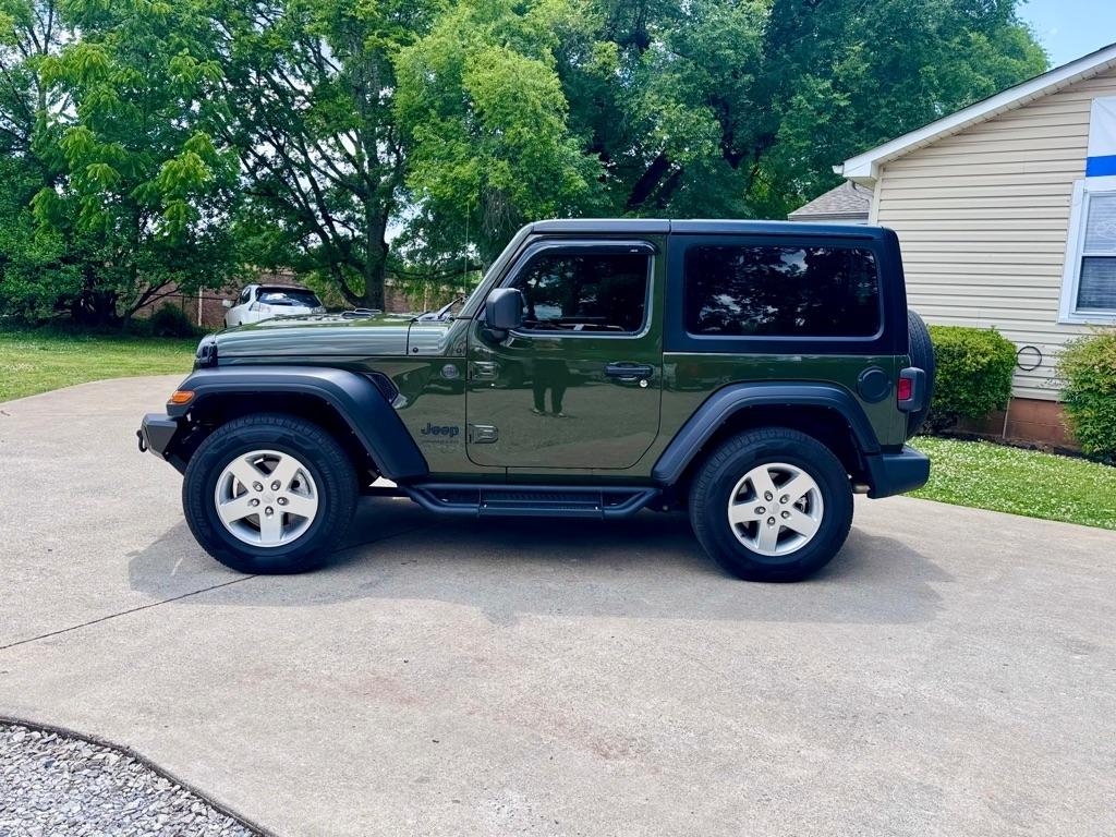 2022 Jeep Wrangler Sport's photo