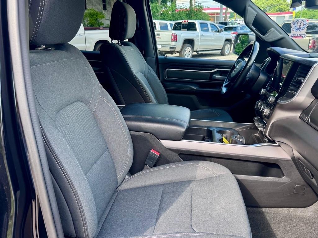 RAM 1500 Big Horn Crew Cab SWB 4WD 2022