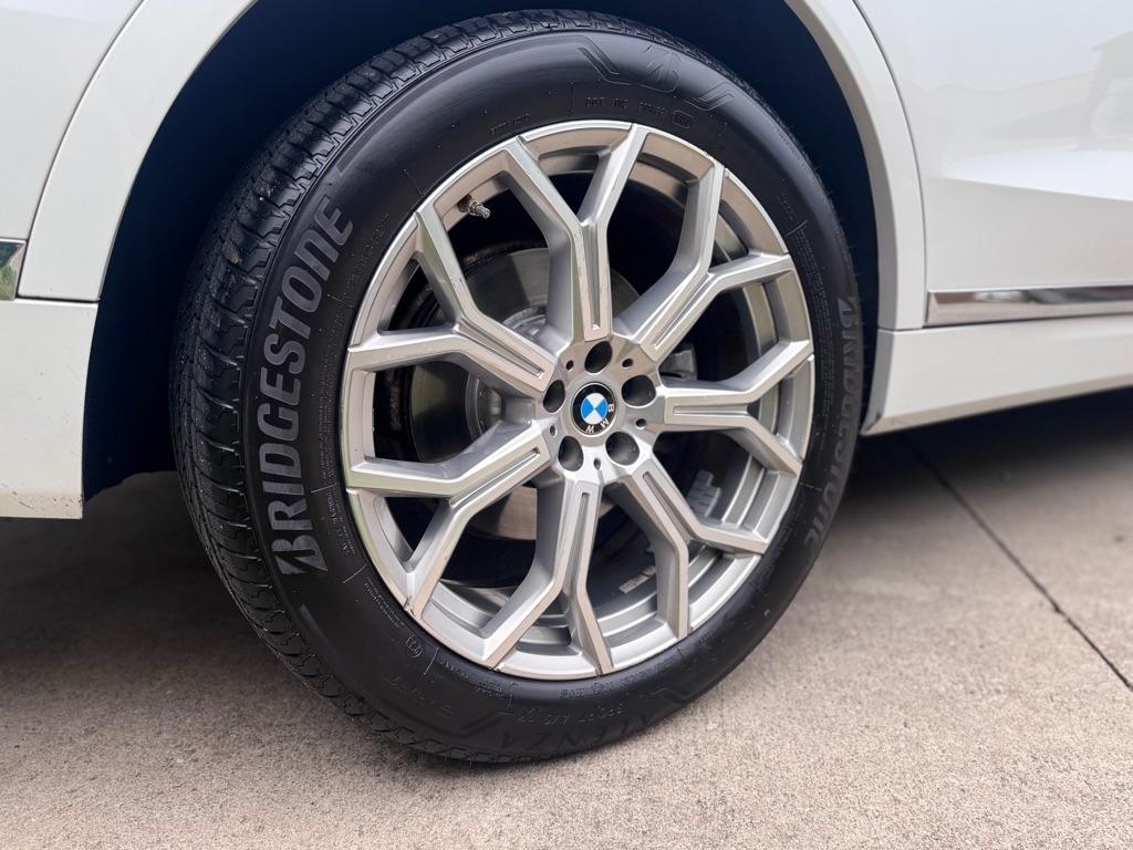 2022 BMW X7 xDrive40i's photo
