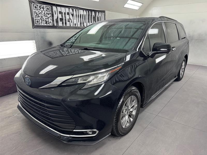 2021 Toyota Sienna XLE 8-Passenger