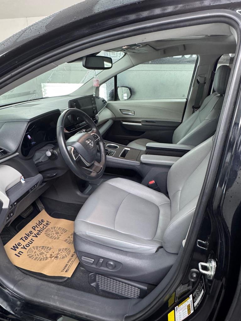 Toyota Sienna XLE 8-Passenger 2021