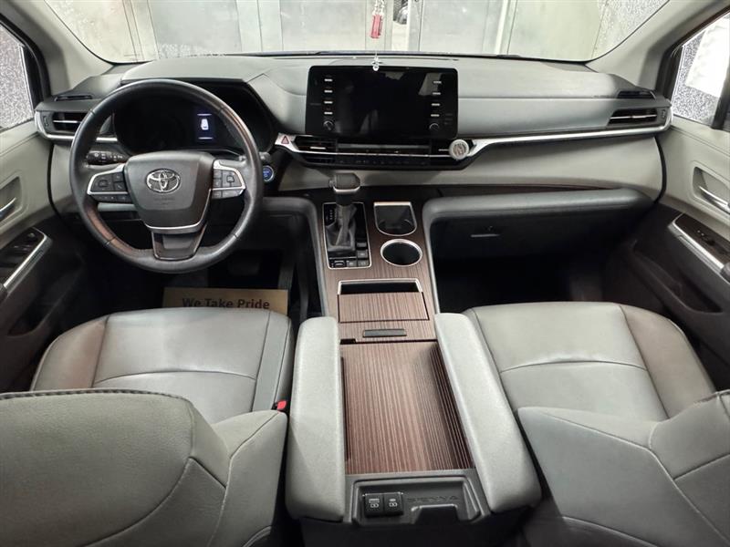 Toyota Sienna XLE 8-Passenger 2021
