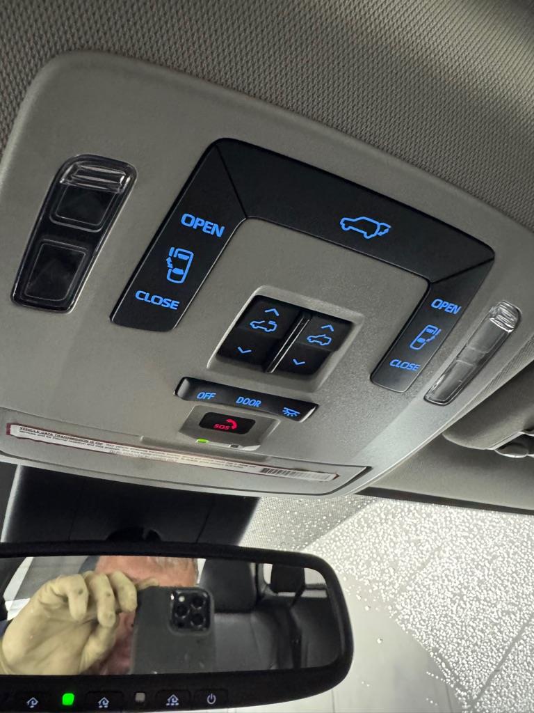 Toyota Sienna XLE 8-Passenger 2021