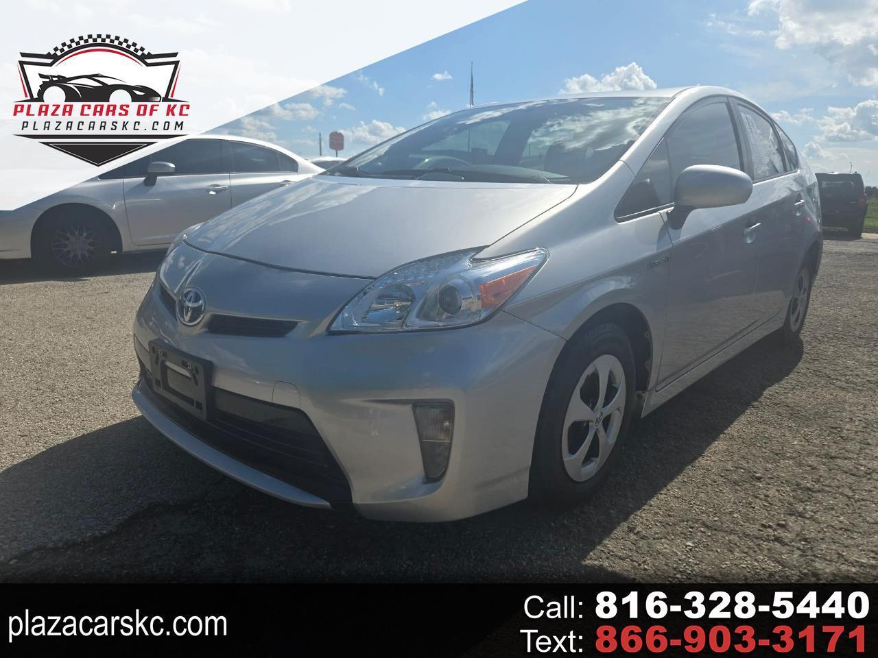 2013 Toyota Prius Three's photo