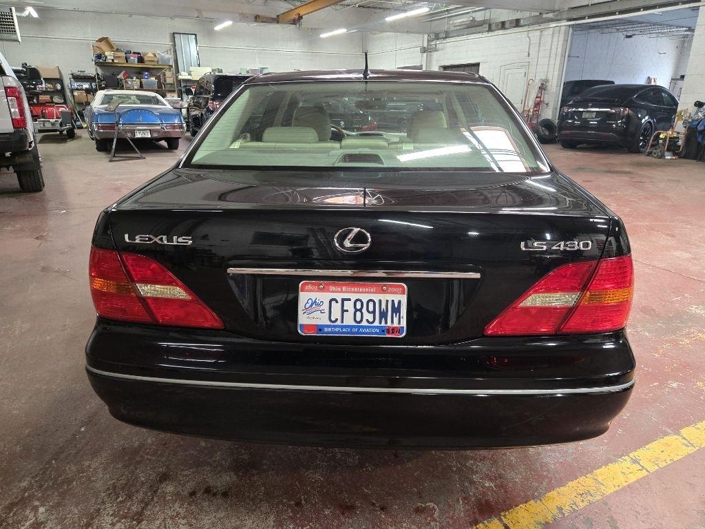Lexus LS 430  2002