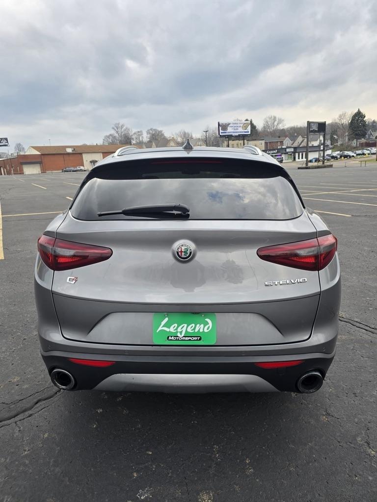 Alfa Romeo Stelvio  2021