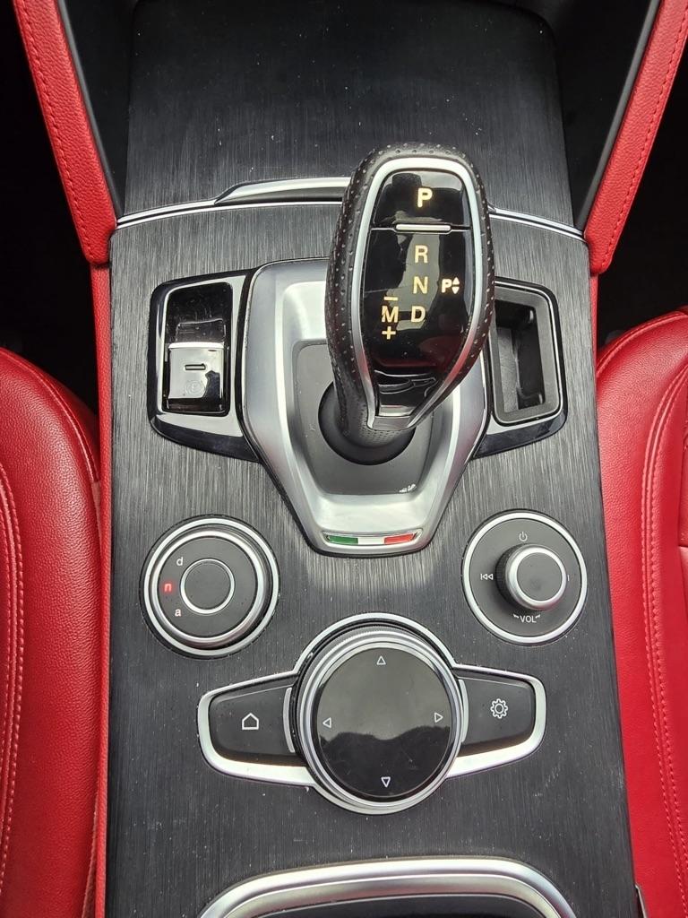 Alfa Romeo Stelvio  2021