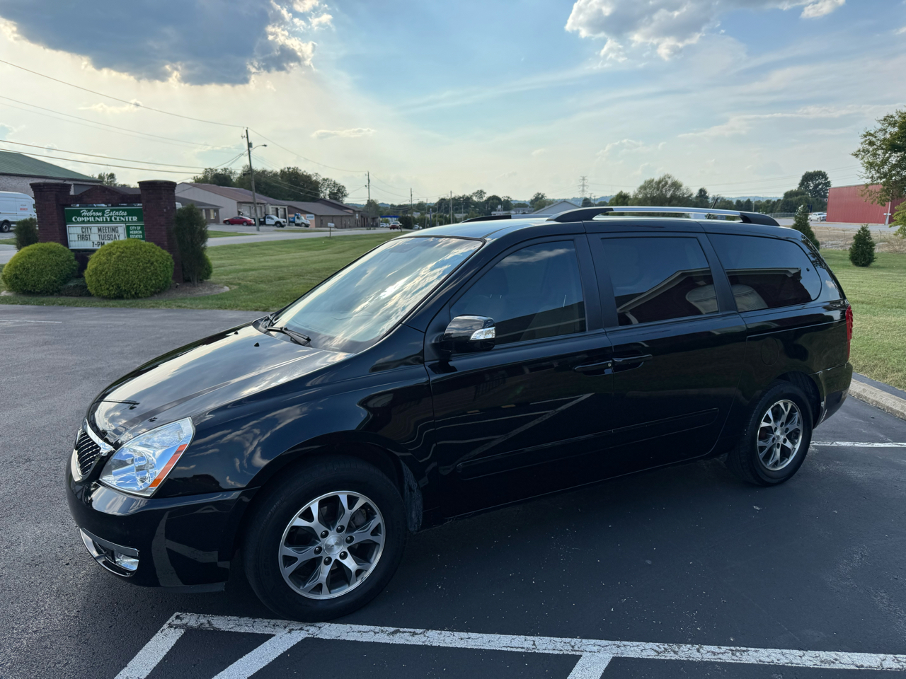 2014 Kia Sedona LX photo 2