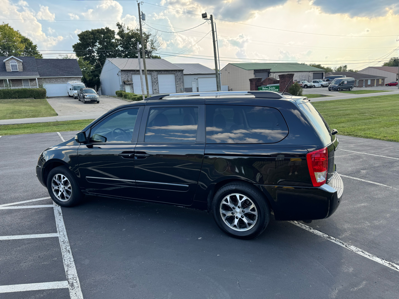 2014 Kia Sedona LX photo 4