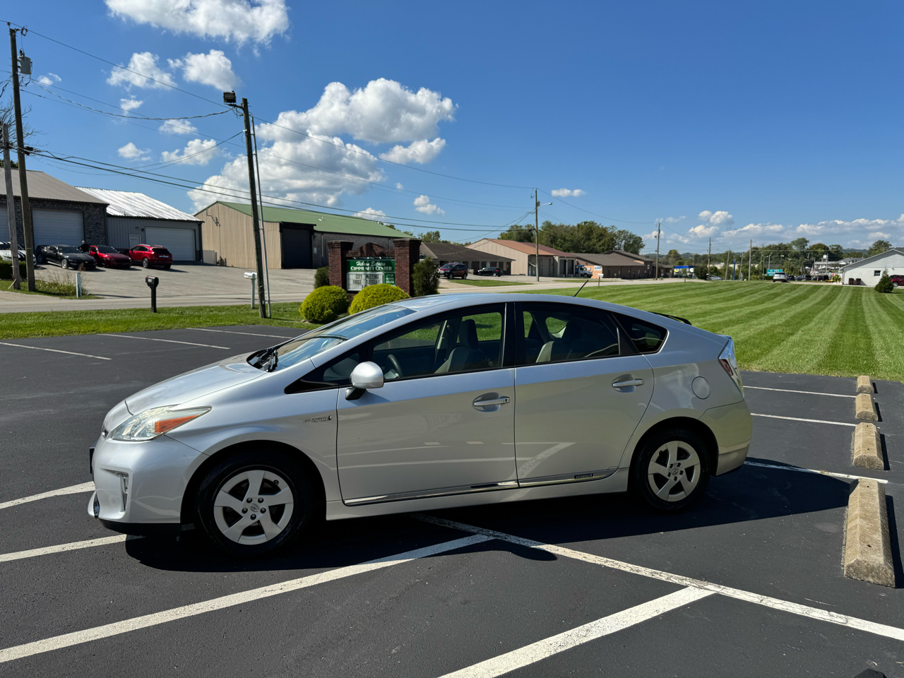 2014 Toyota Prius Two photo 3