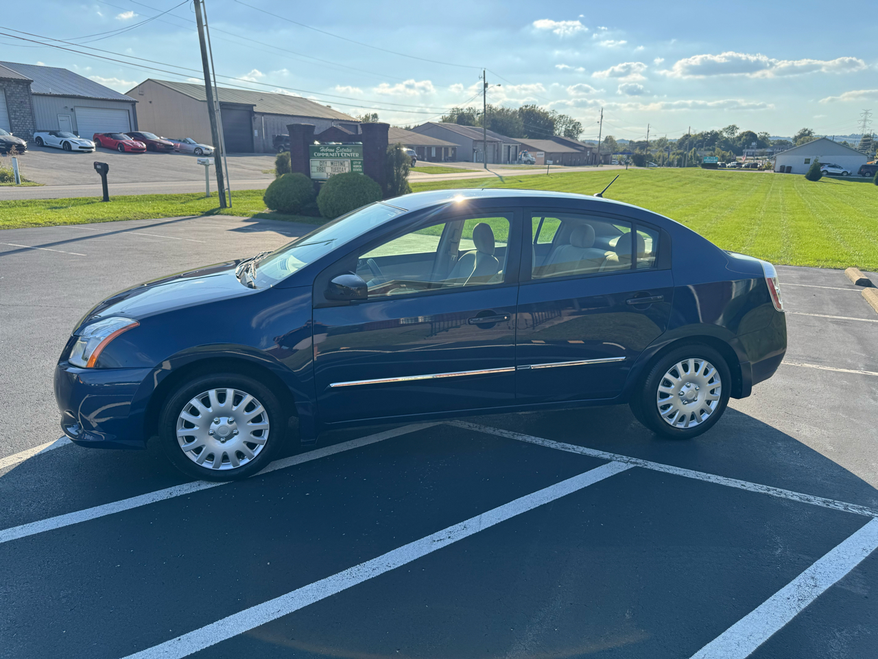 2010 Nissan Sentra 2.0 S photo 2
