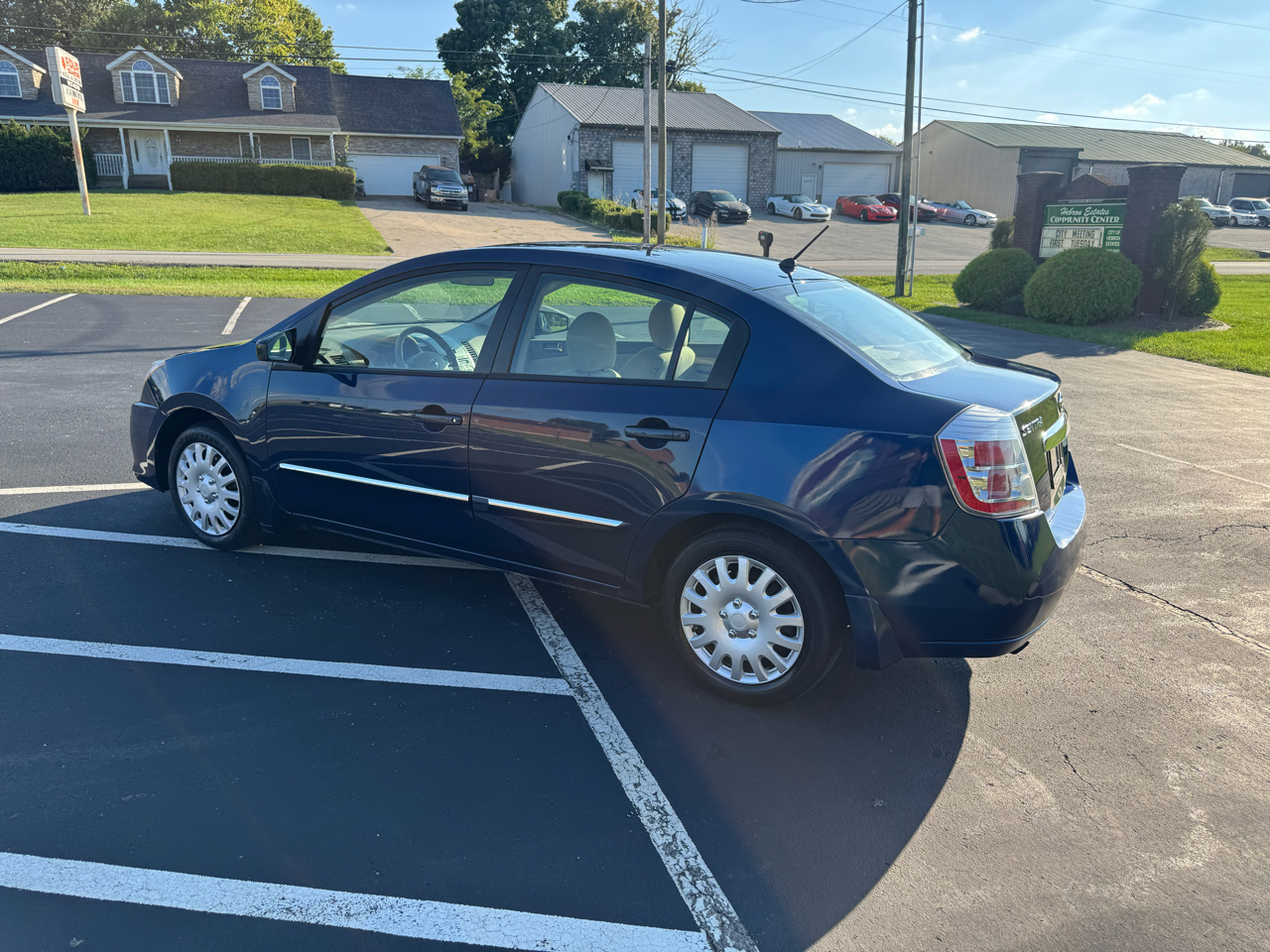 2010 Nissan Sentra 2.0 S photo 3