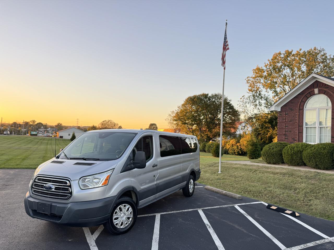 2016 Ford Transit 350 Wagon Low Roof XLT 60/40 Pass. 148-in. WB