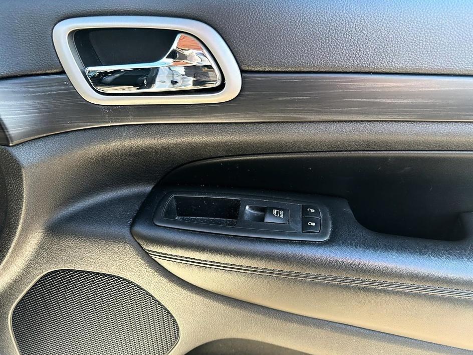 2020 Jeep Grand Cherokee Altitude - Photo 17