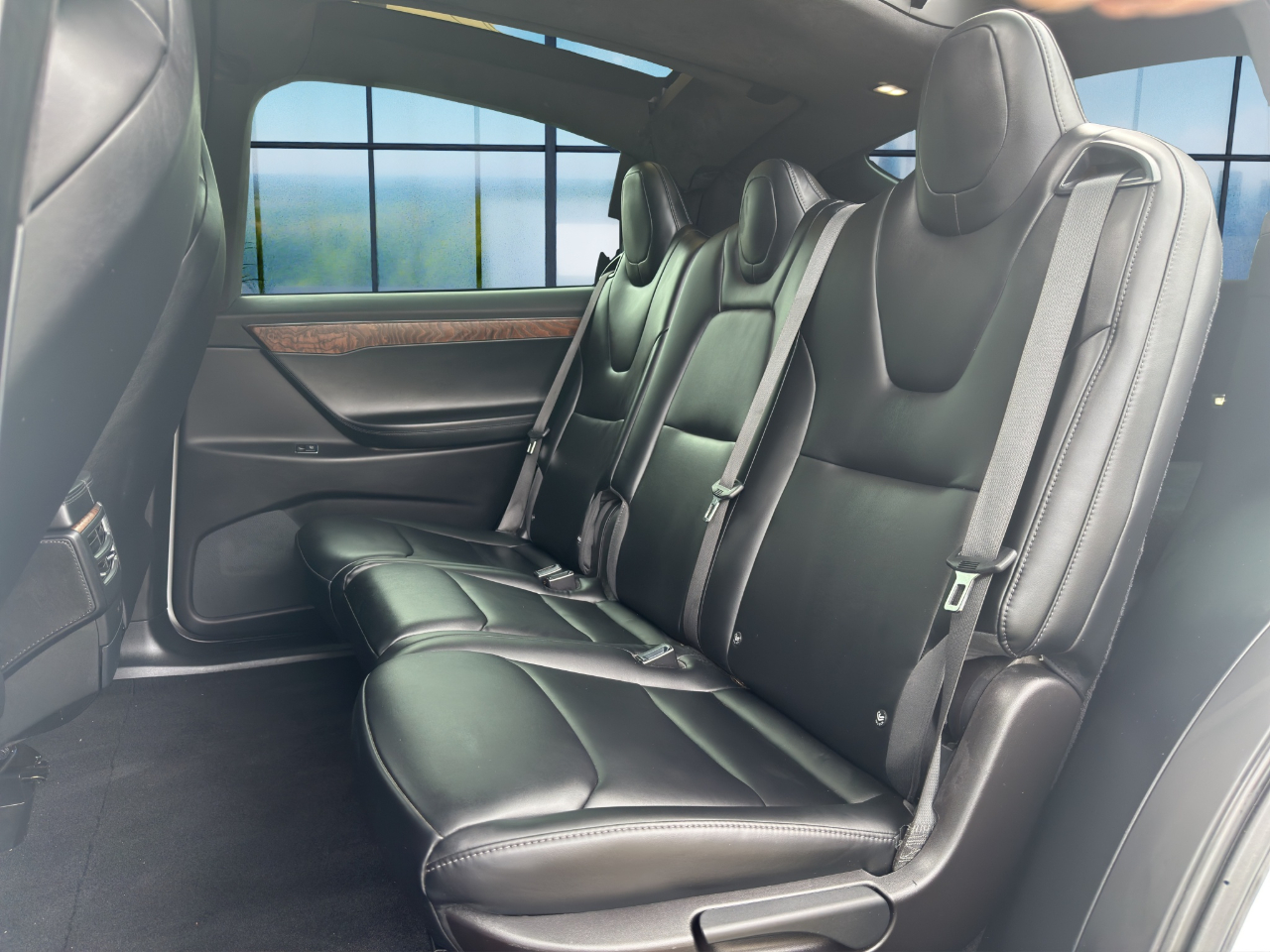 2019 Tesla Model X 75D photo 11