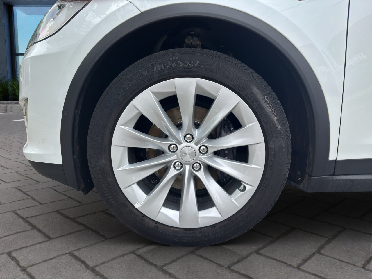 2019 Tesla Model X 75D photo 17