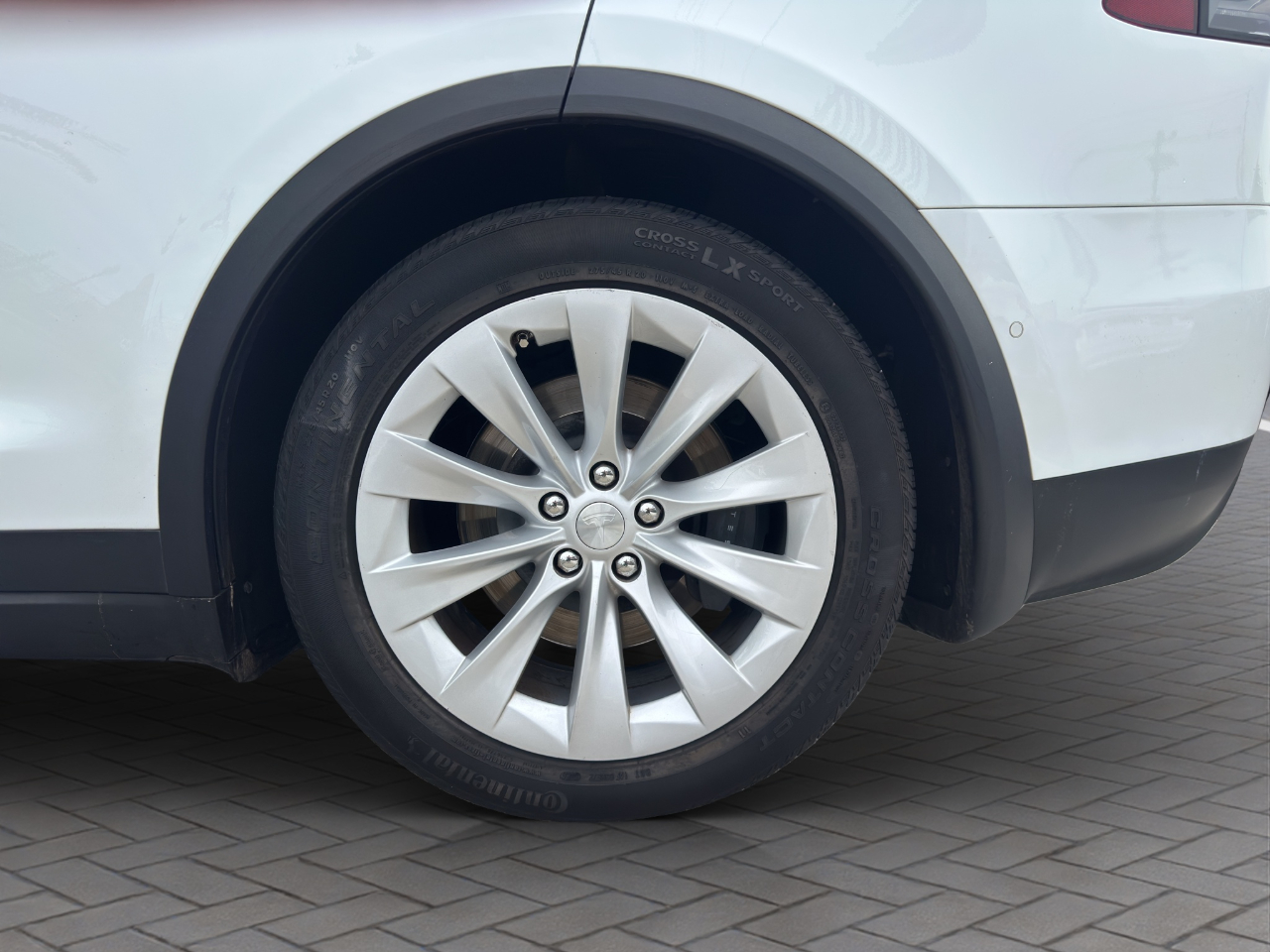 2019 Tesla Model X 75D photo 18