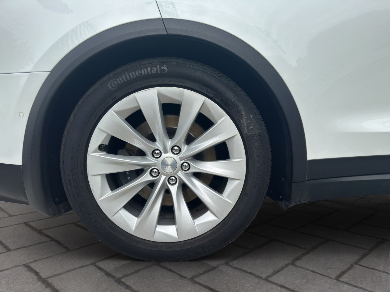 2019 Tesla Model X 75D photo 19
