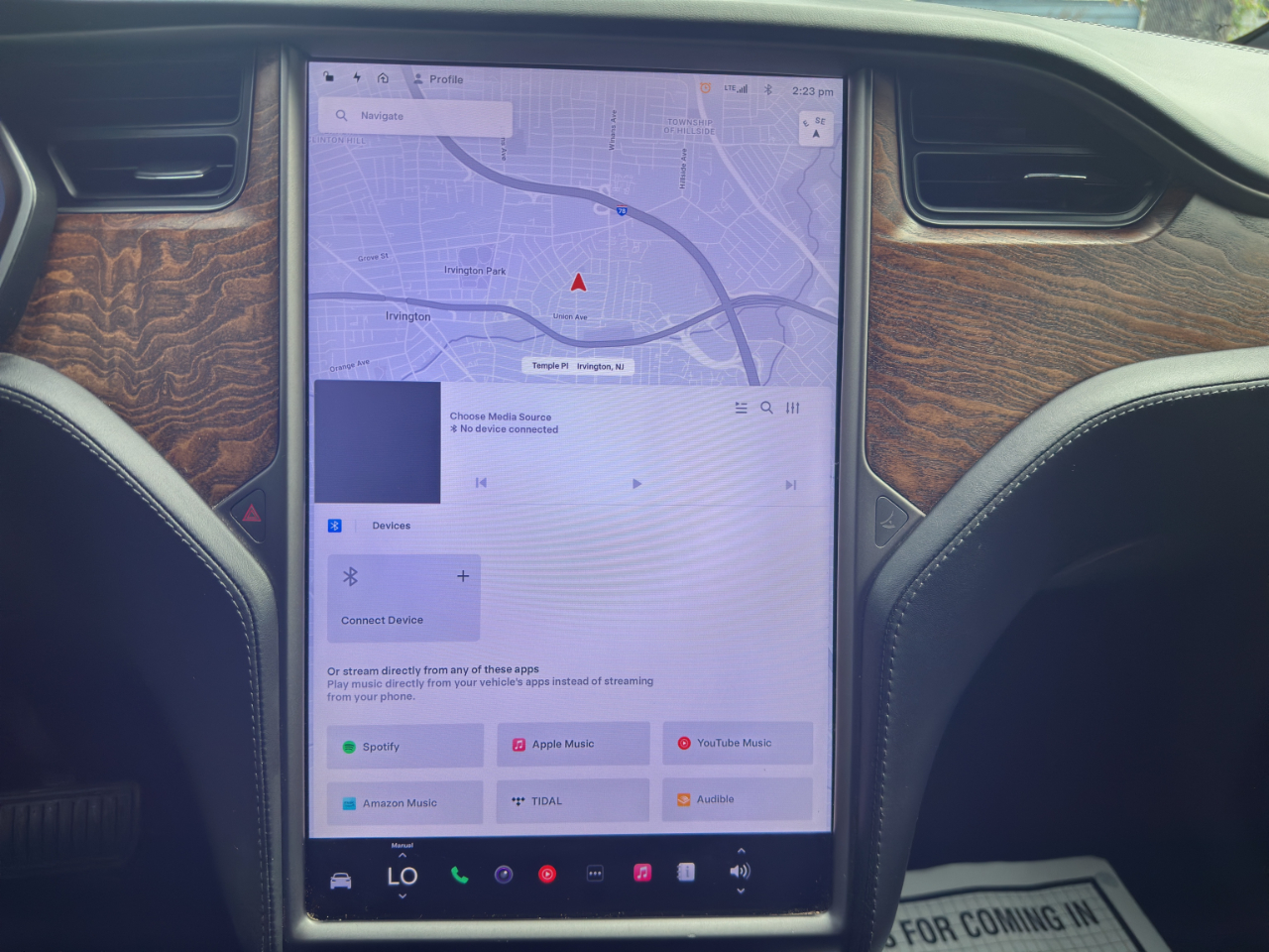 2019 Tesla Model X 75D photo 22