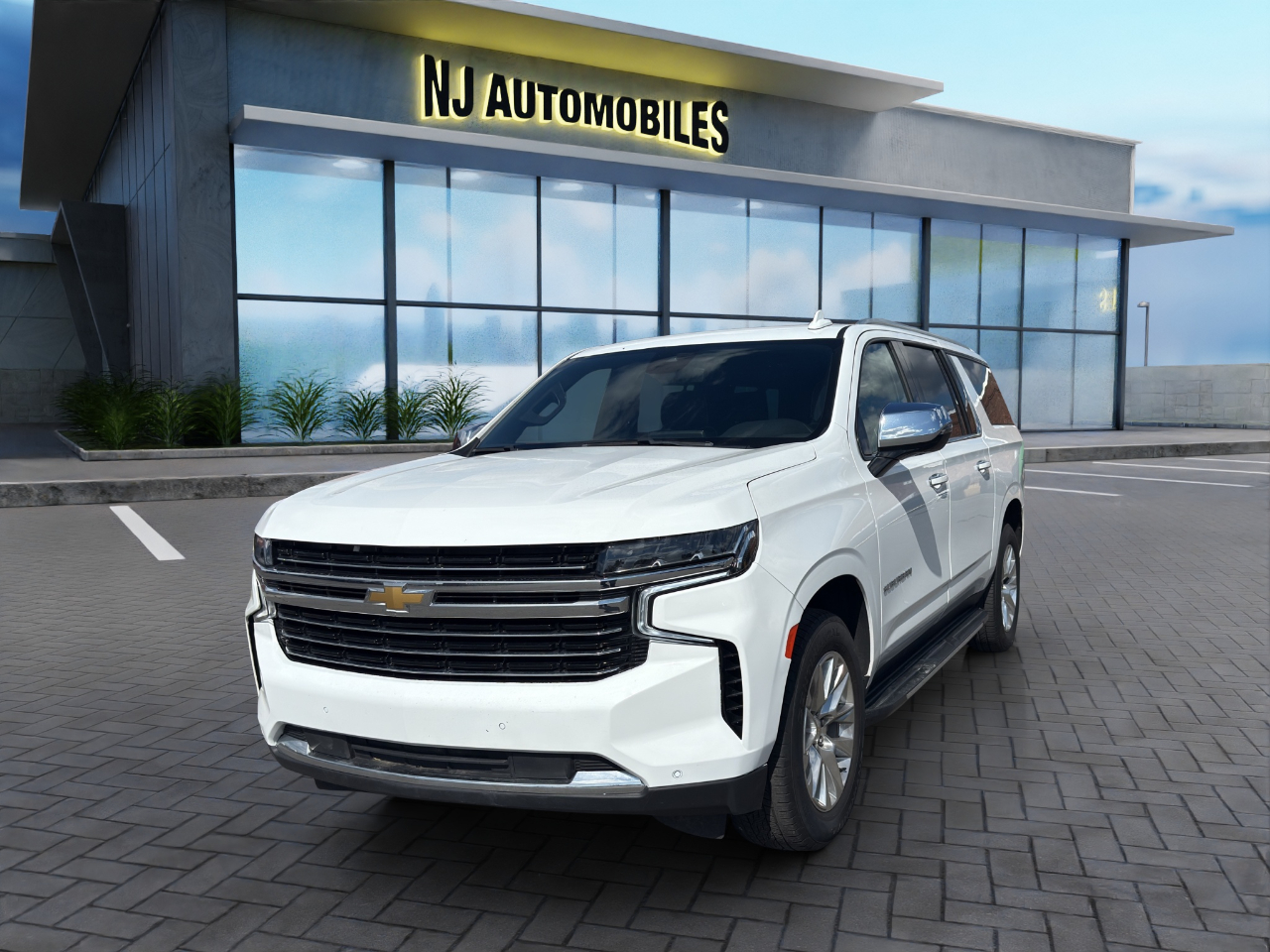 2023 Chevrolet Suburban Premier photo 2