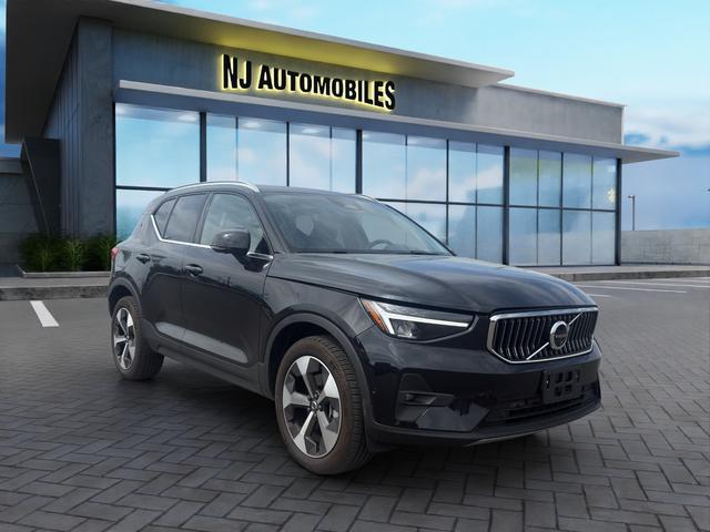 Black 2025 Volvo XC40 B5 Plus Bright Theme AWD SUV / Crossover All-Wheel Drive
