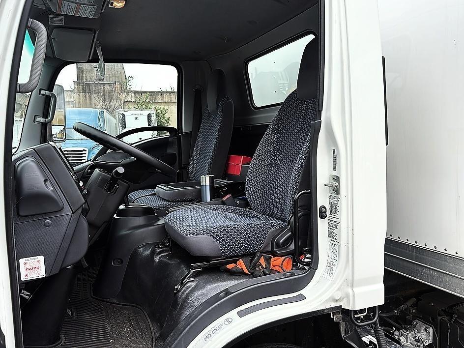 2023 Isuzu Trucks NRR 