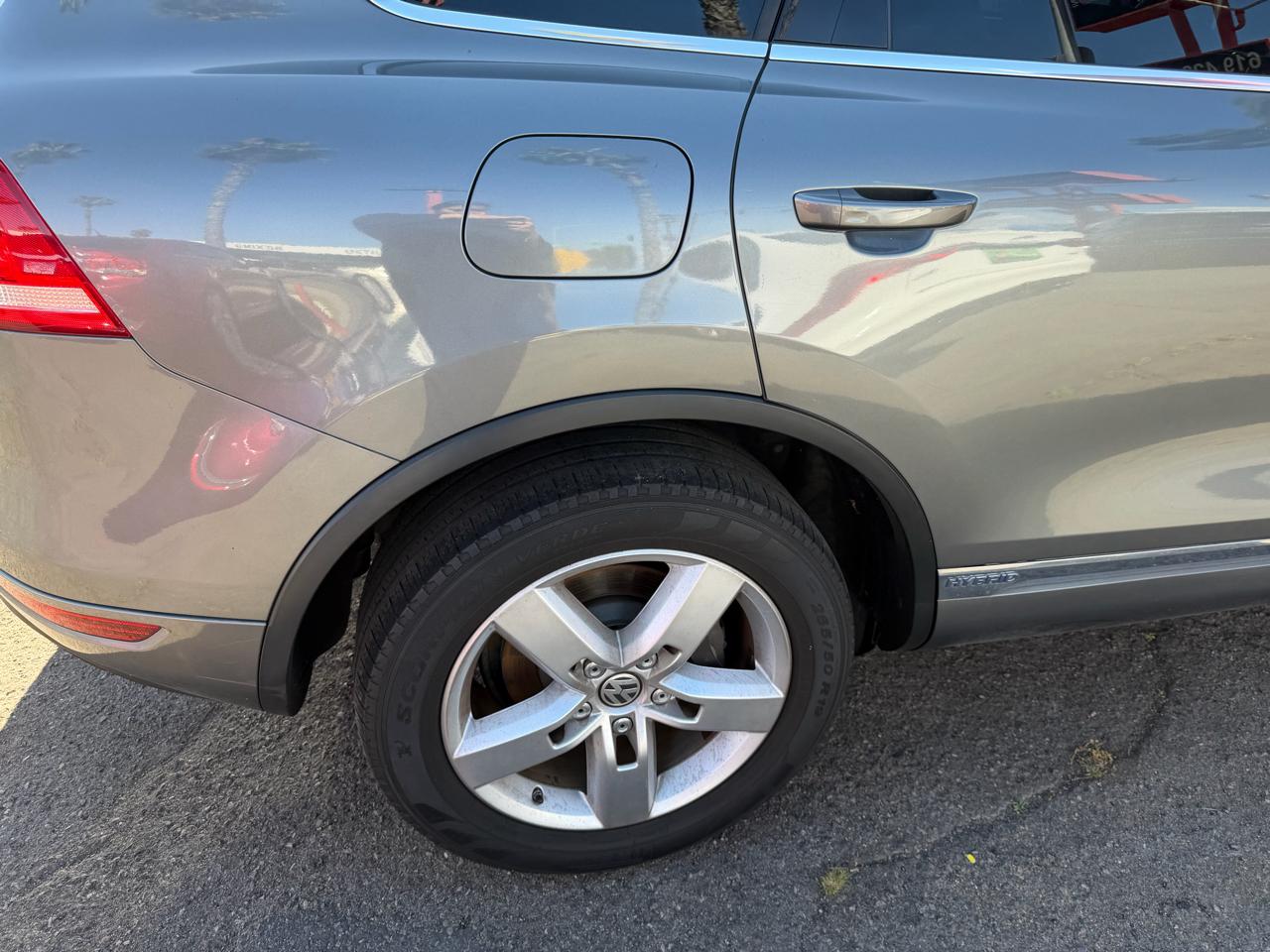 Volkswagen Touareg Hybrid  2012