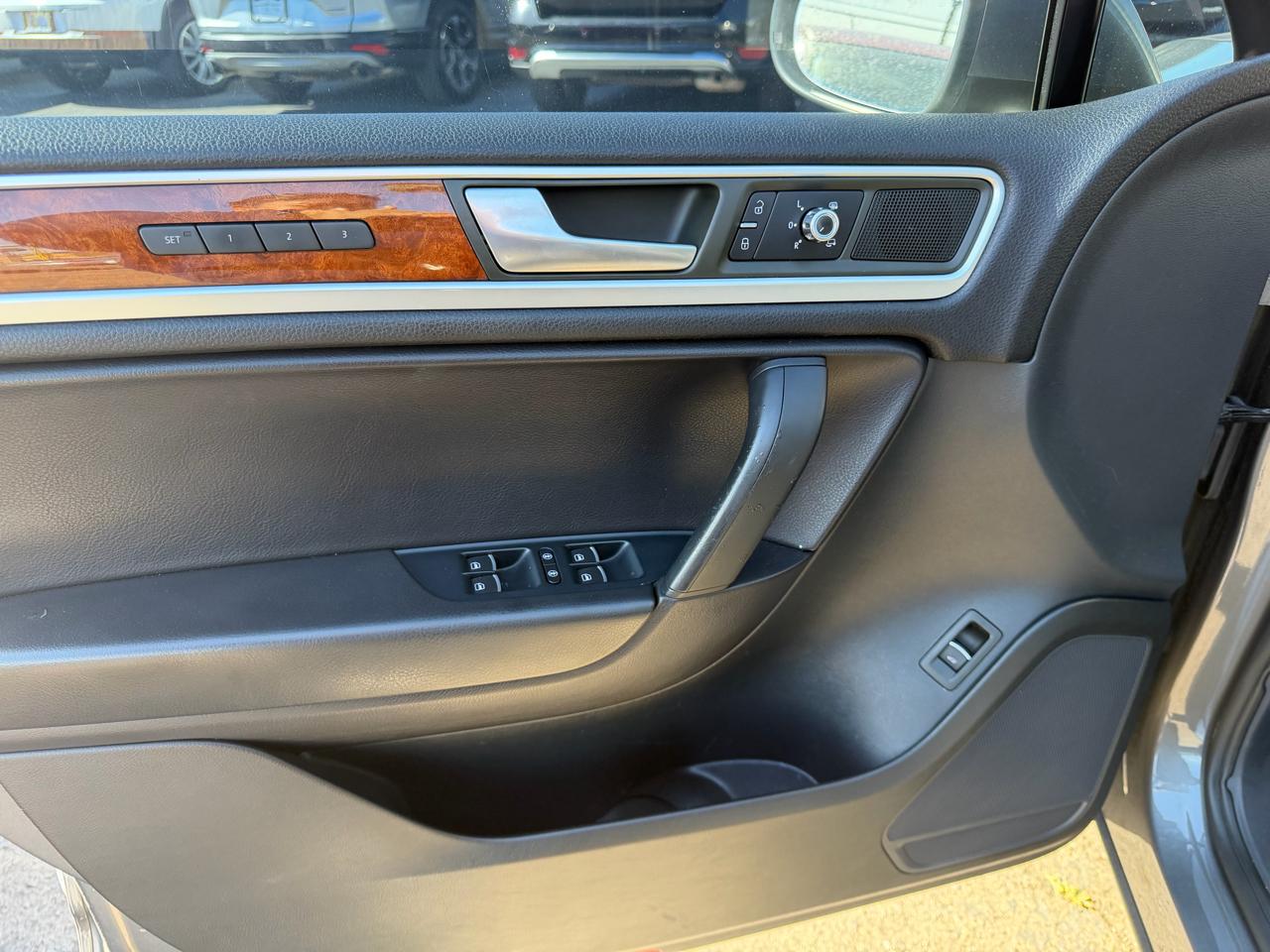 Volkswagen Touareg Hybrid  2012