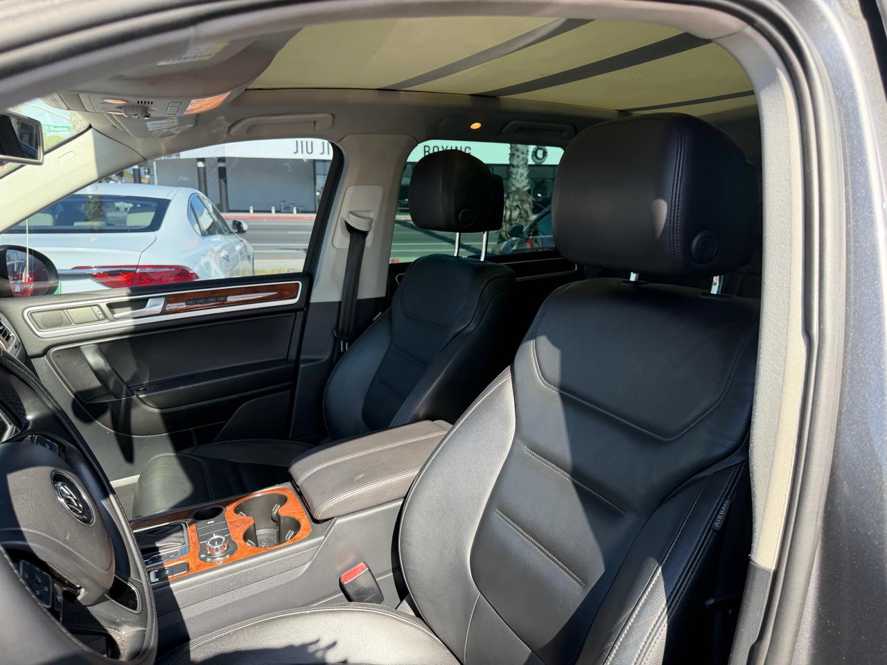 Volkswagen Touareg Hybrid  2012