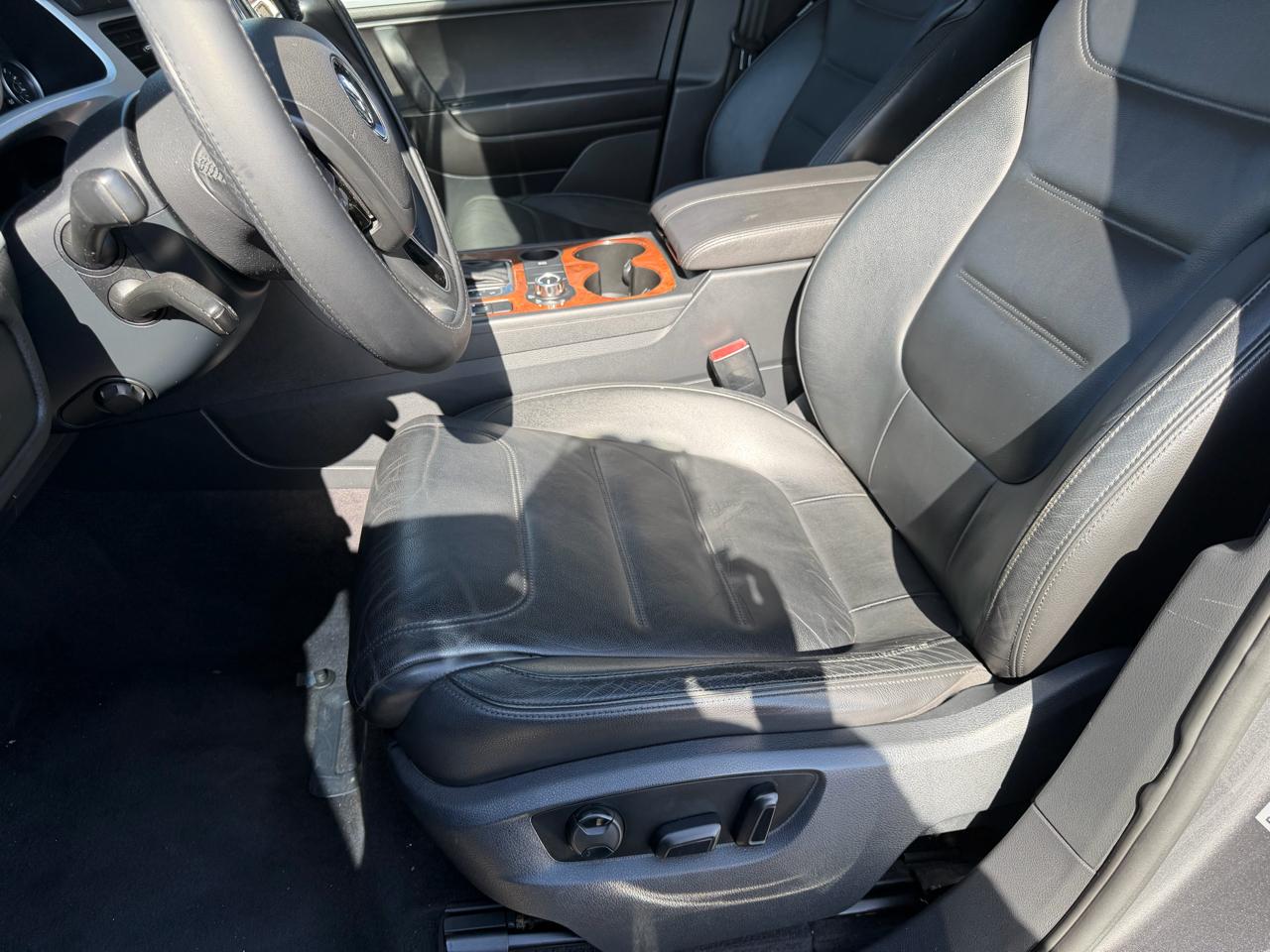 Volkswagen Touareg Hybrid  2012