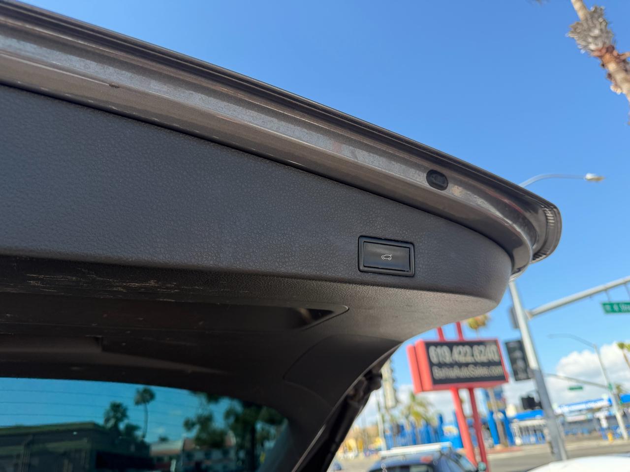 Volkswagen Touareg Hybrid  2012