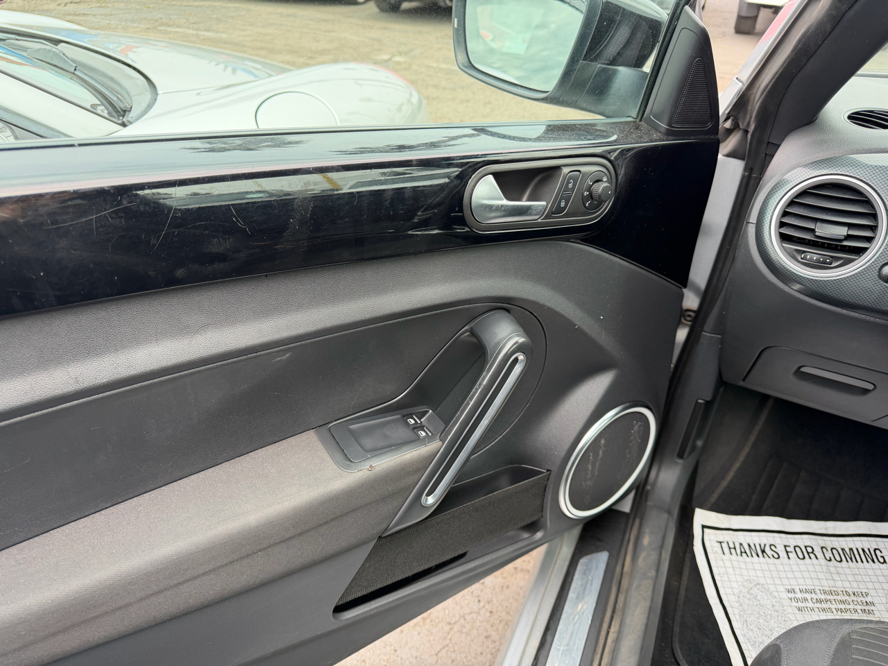 Volkswagen Beetle  2012