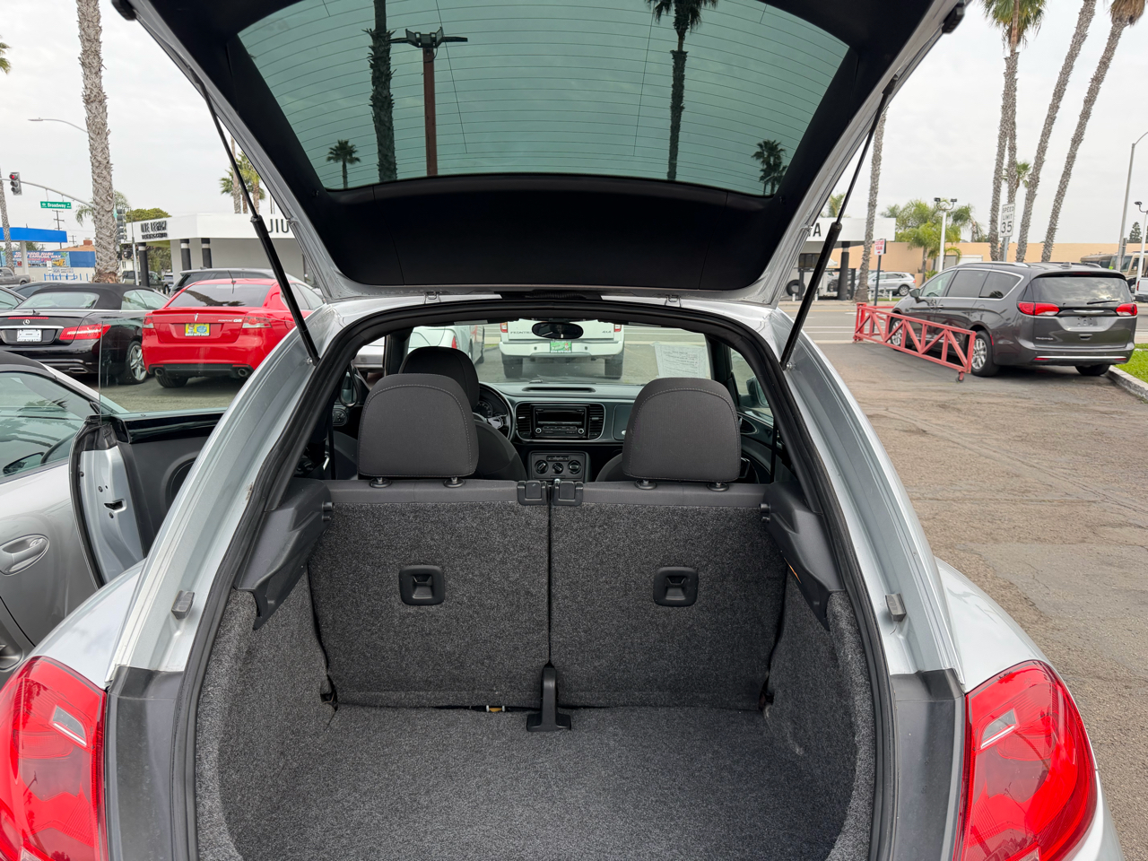 Volkswagen Beetle  2012