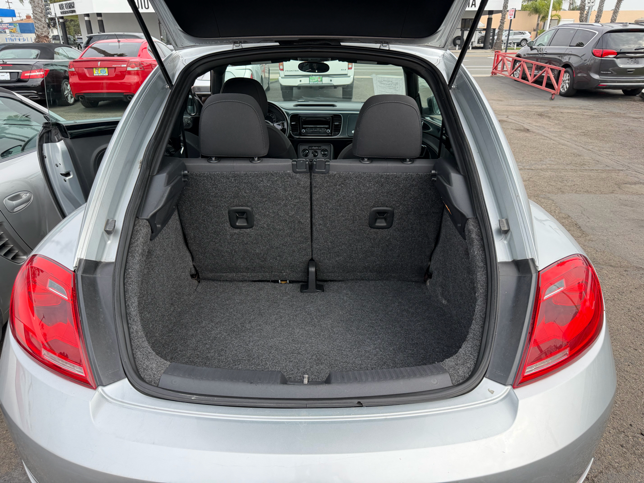 Volkswagen Beetle  2012