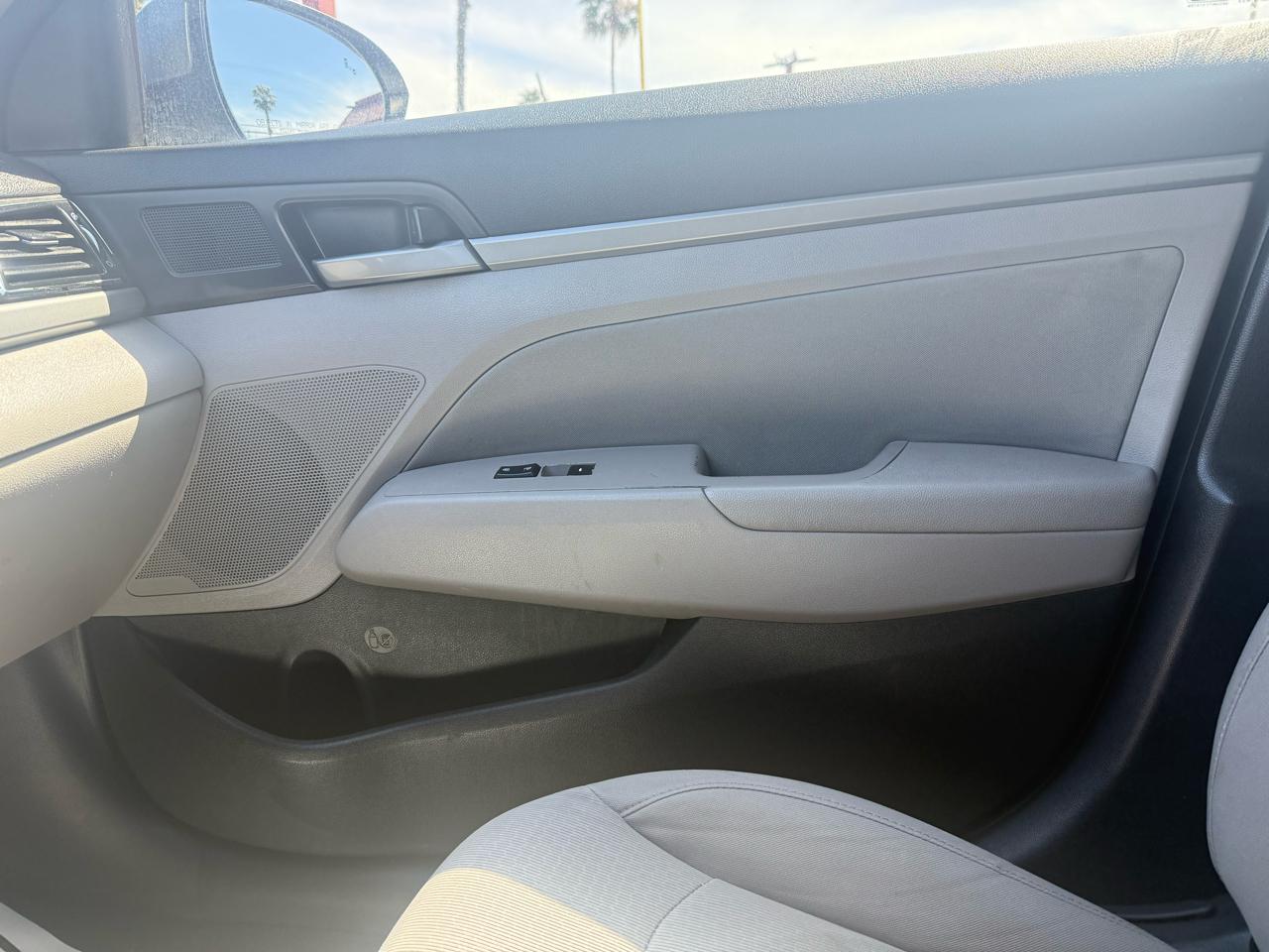 Hyundai Elantra  2018